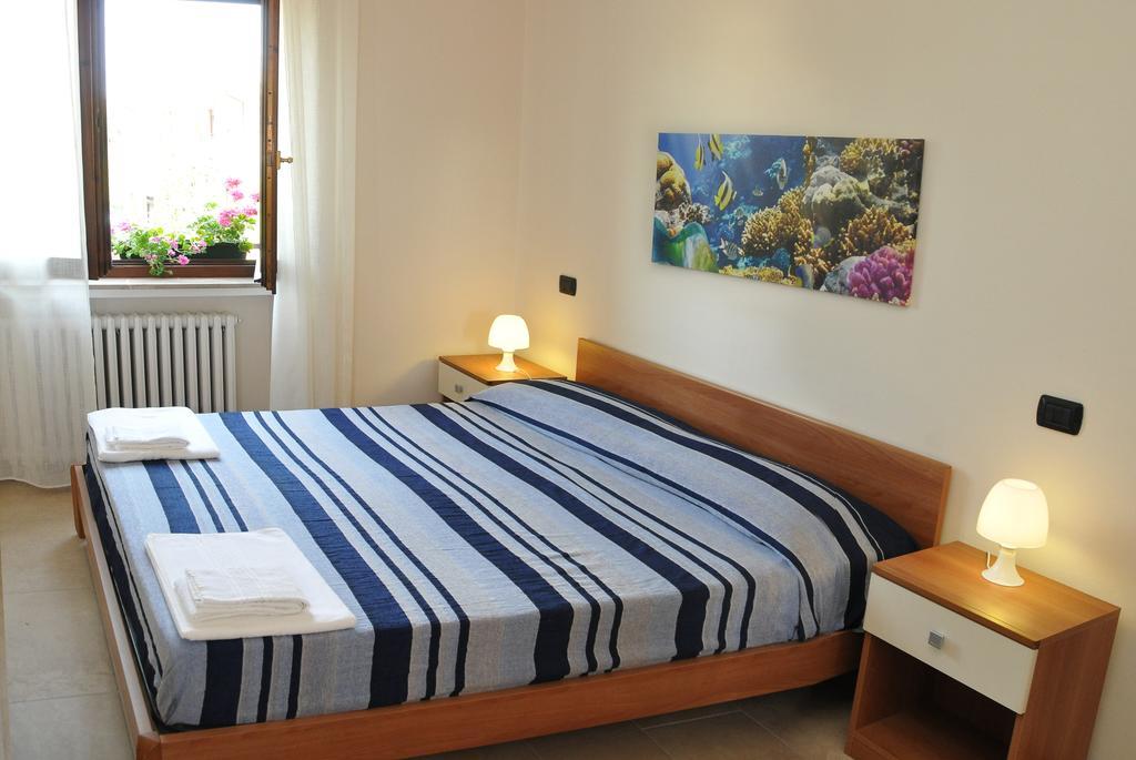 Salvi Appartement Peschiera del Garda Kamer foto