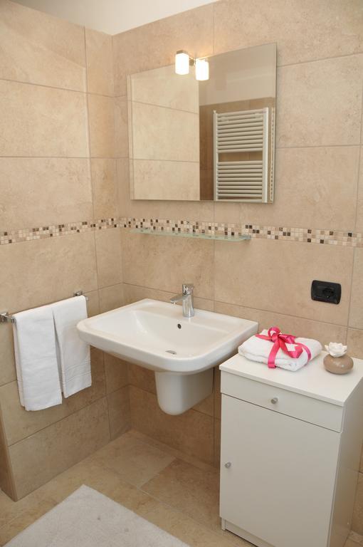 Salvi Appartement Peschiera del Garda Kamer foto